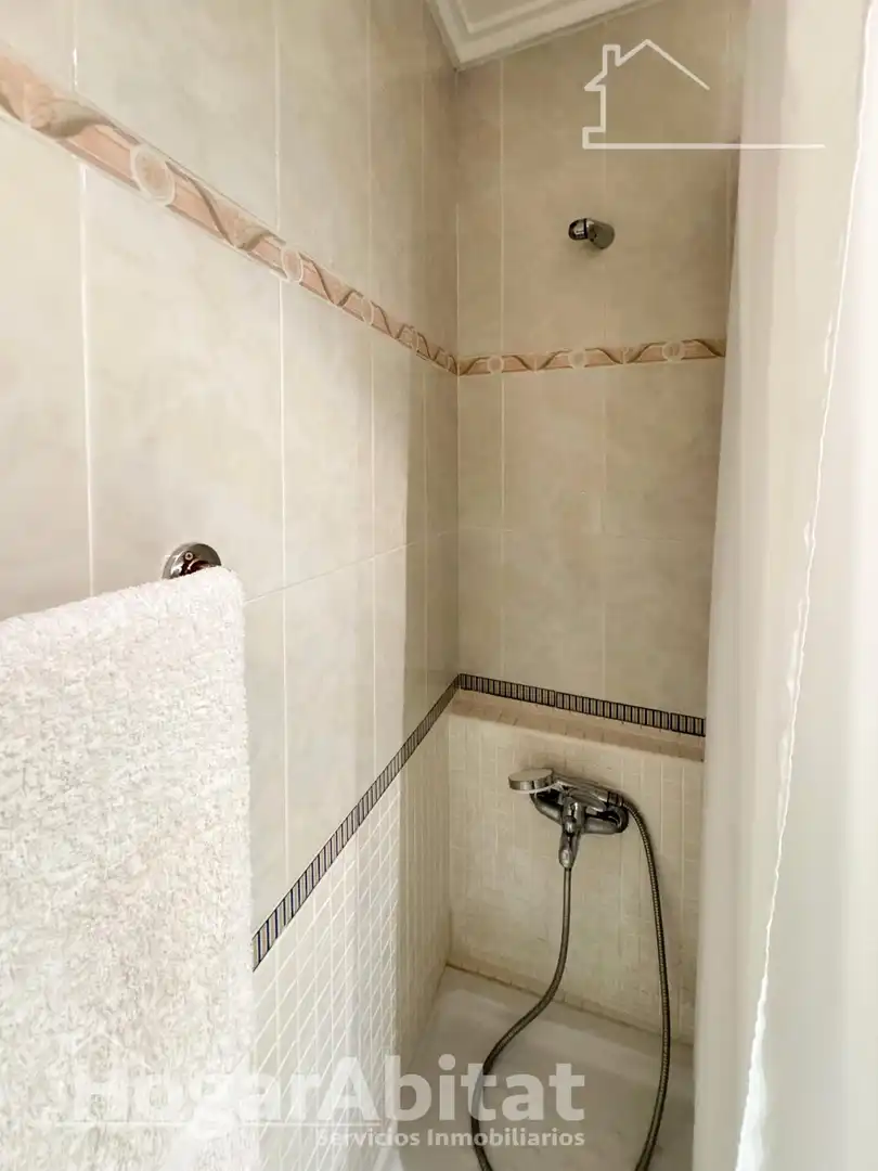 Bathroom of Flat for sale in Paterna  with Terrace and Balcony