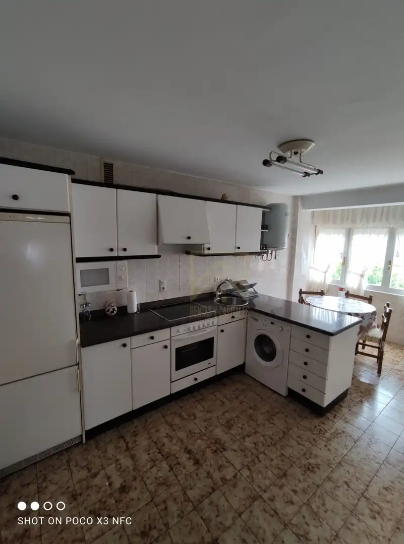 Cuina de Pis de lloguer en Torrelavega  amb Calefacció, Jardí privat i Parquet