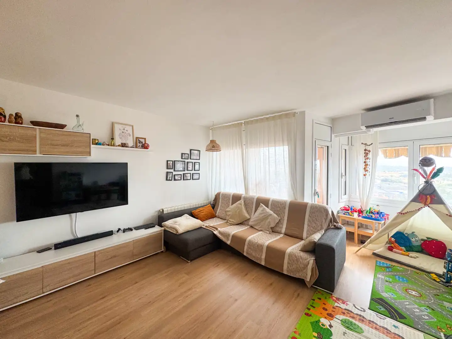 Living room of Flat for sale in Sentmenat  with Air Conditioner, Heating and Parquet flooring