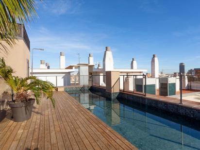 Swimming pool of Flat for sale in  Barcelona Capital  with Swimming Pool and Balcony