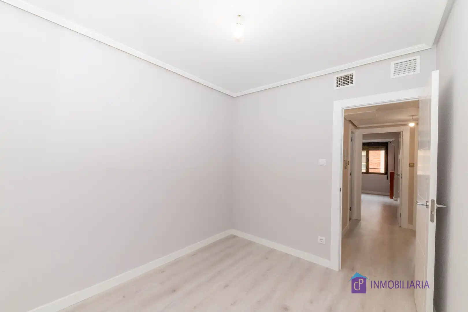 Flat for sale in Zaragoza  with Air Conditioner, Heating and Oven