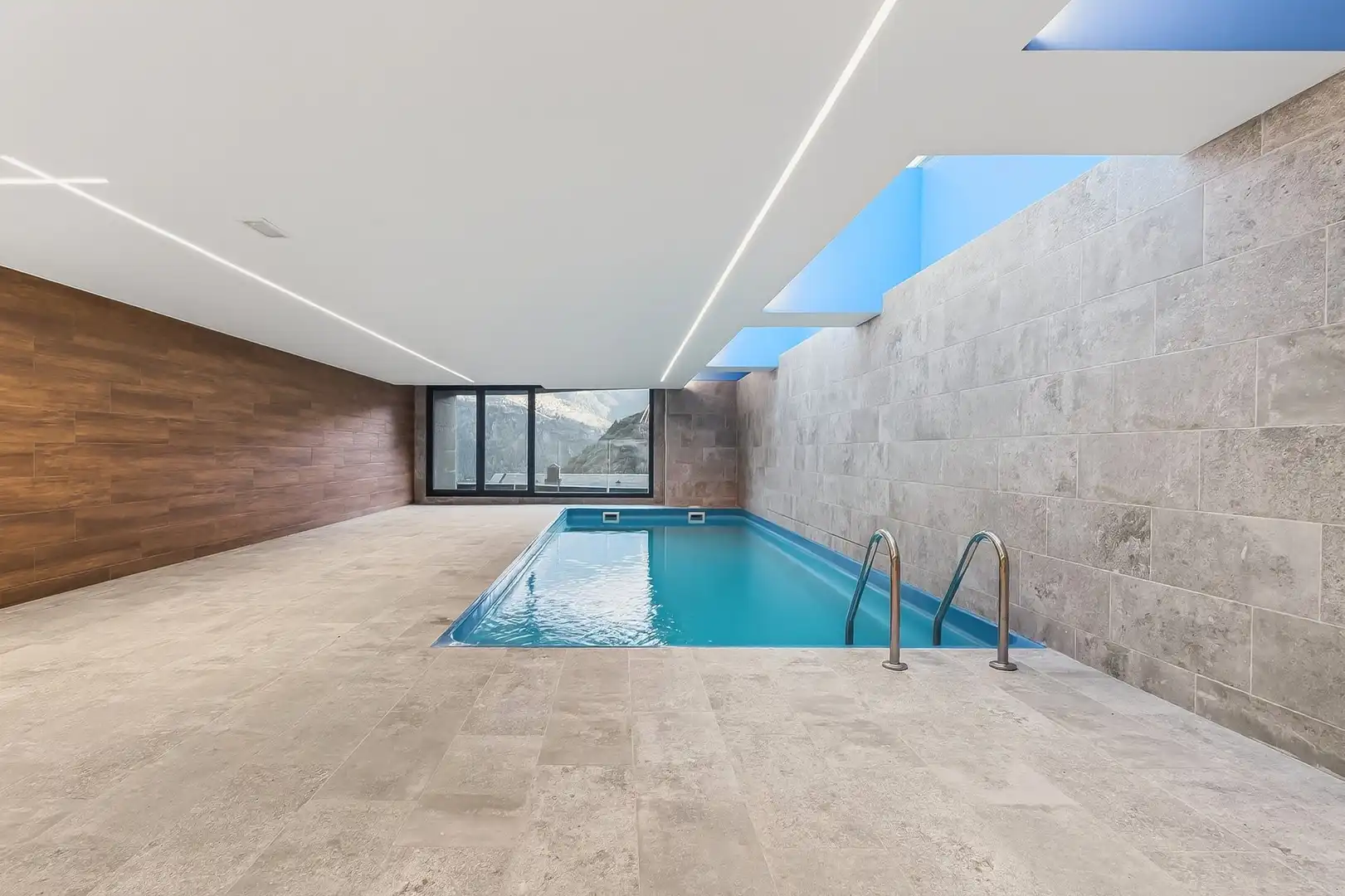 Schwimmbecken von Dachboden zum Verkauf in Escaldes – Engordany mit Heizung, Terrasse und Abstellraum