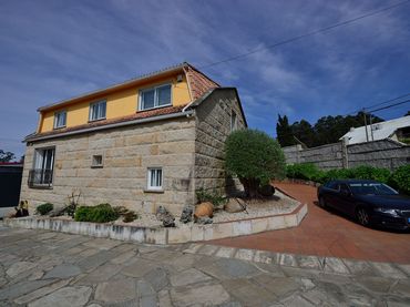 Chalet con piscina en venta en Quintáns