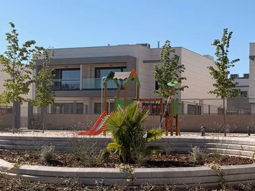 Casa bifamiliare con balcone in vendita a El Olivar de Mirabal