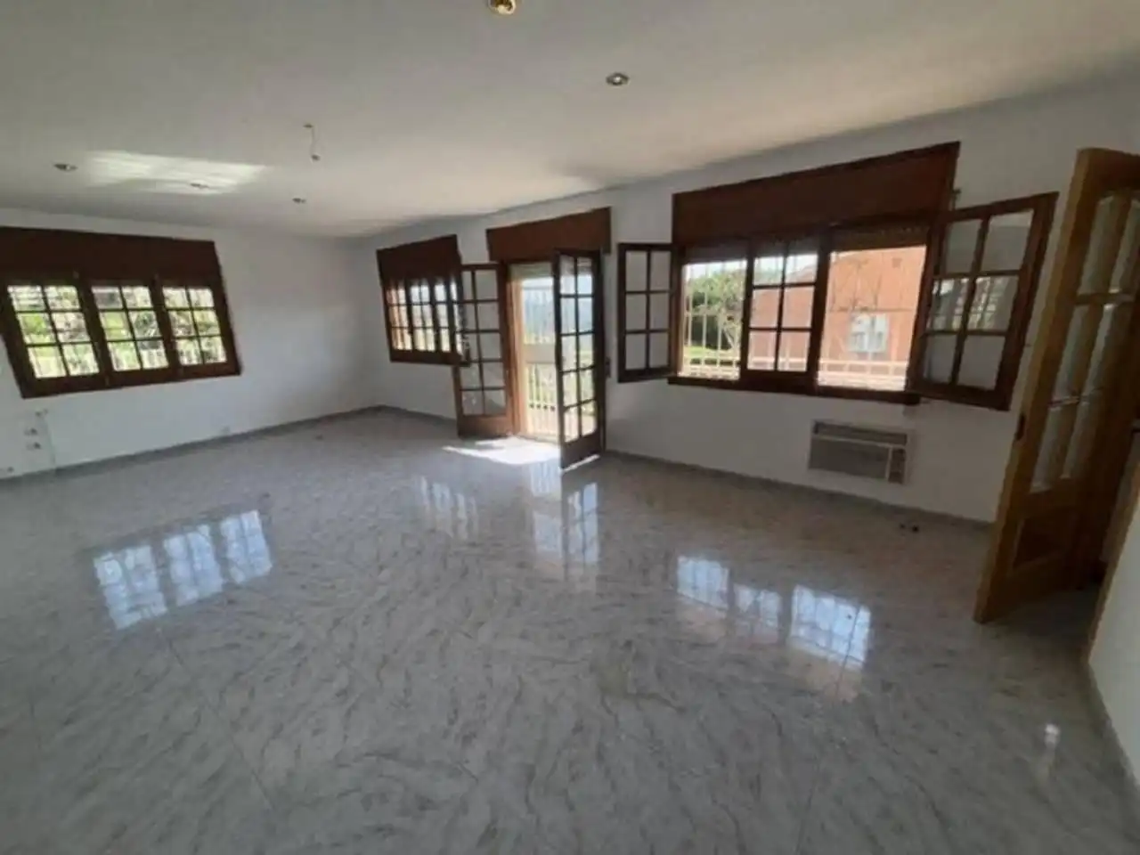 Sala d'estar de Casa o xalet en venda en Vilanova del Vallès amb Jardí privat, Terrassa i Balcó