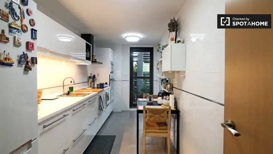 Kitchen of Flat for share in Getafe  with Air Conditioner, Heating and Furnished