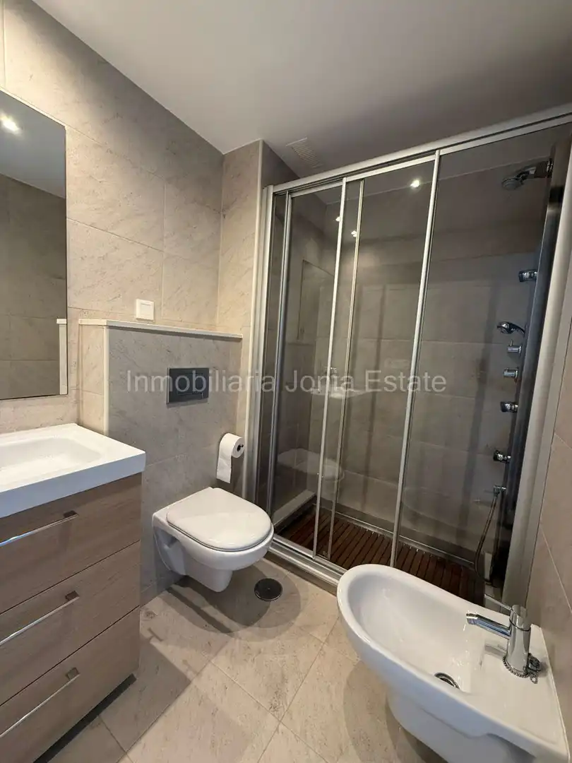 Bany de Apartament de lloguer en Villajoyosa / La Vila Joiosa amb Aire condicionat, Jardí privat i Terrassa