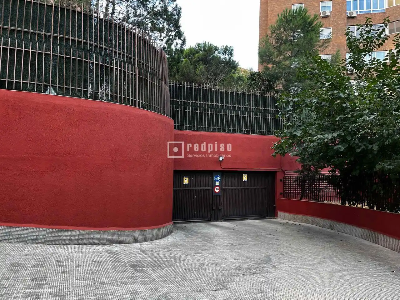 Exterior view of Garage for rent in Madrid
