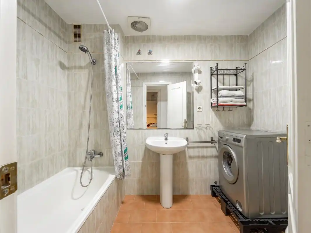Badezimmer von Maisonette zum Verkauf in Málaga mit Klimaanlage, Heizung und Privatgarten