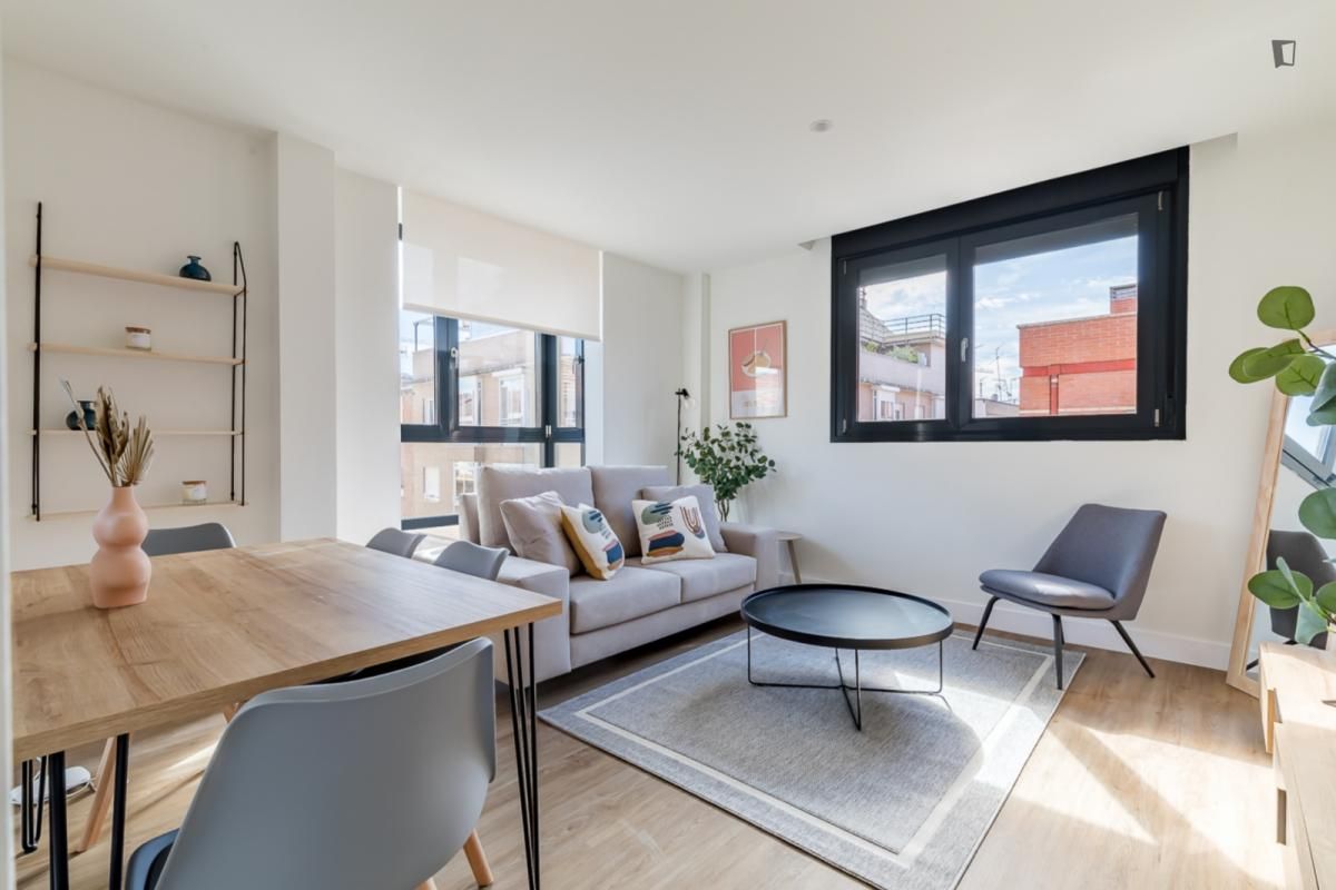 Sala de estar de Apartamento de alquiler en  Madrid Capital con Aire acondicionado, Amueblado y Horno