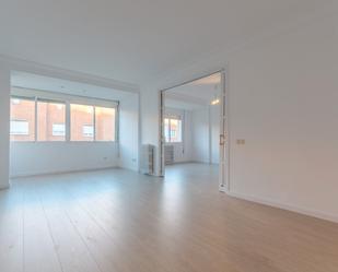 Living room of Flat to rent in  Madrid Capital  with Air Conditioner, Heating and Parquet flooring