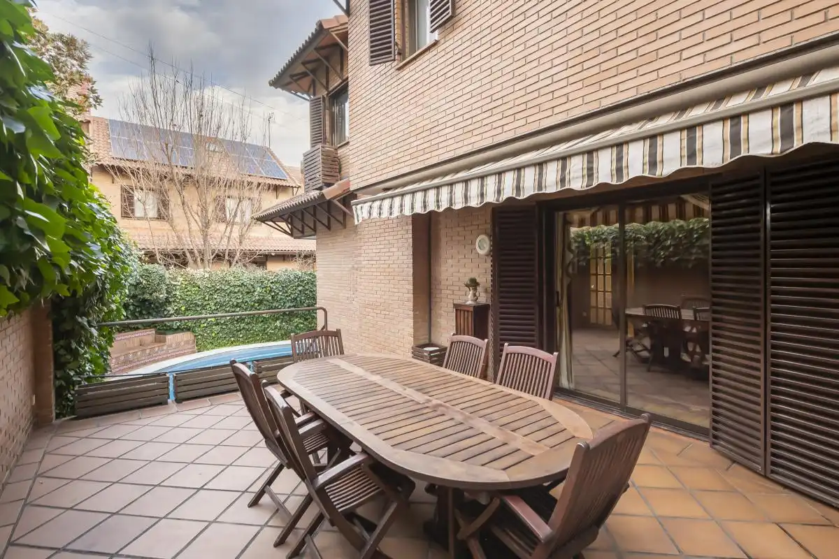 Terraza de Casa adosada en venta en Madrid con Aire acondicionado, Calefacción y Jardín privado
