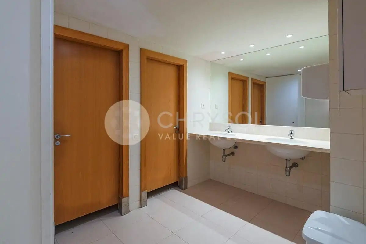 Bathroom of Flat for sale in Barcelona  with Air Conditioner, Heating and Private garden