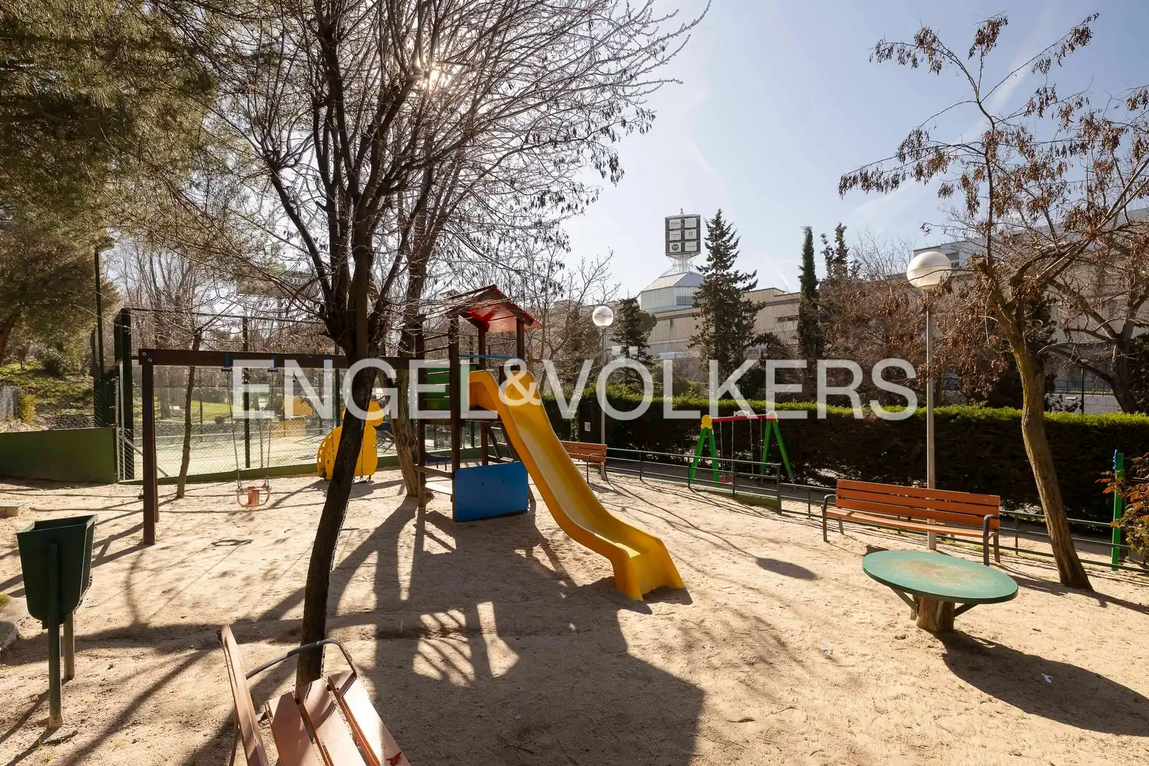 Terrassa de Casa adosada de lloguer en La Moraleja amb Aire condicionat, Calefacció i Jardí privat