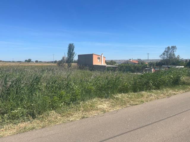 Terreno residencial en Venta en Urbanización los Huertos en Alfajarín