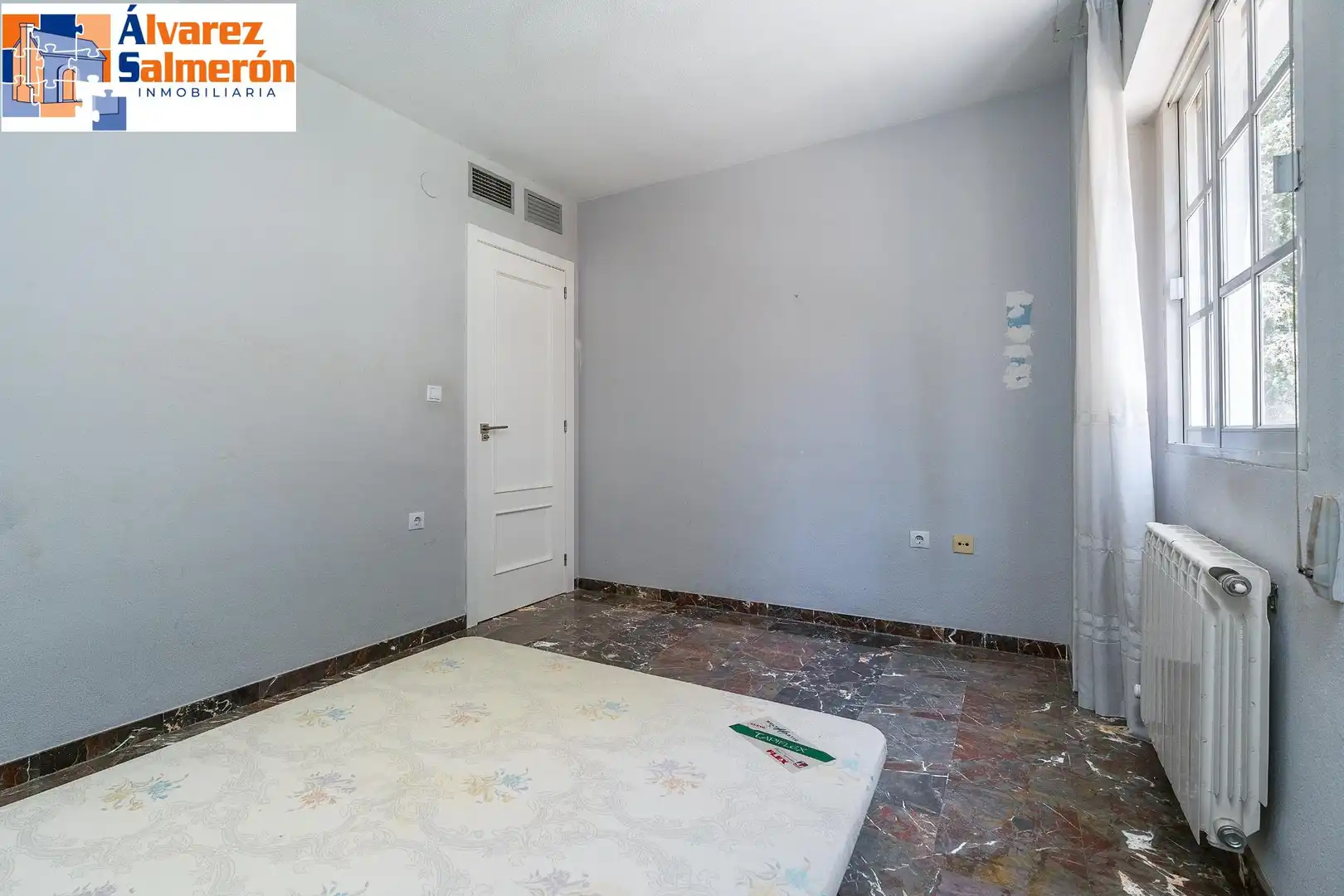 Habitación de Piso en venta en Granada con Aire acondicionado, Calefacción y Terraza