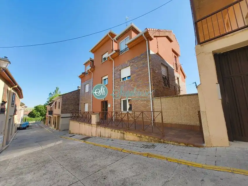Vista exterior de Piso en venta en Bernuy de Porreros con Calefacción, Terraza y Trastero