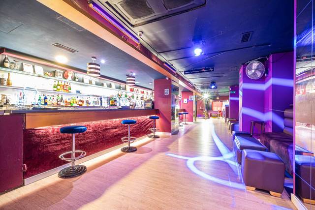 Local comercial en Alquiler en Avenida de Gabriel Roca en La Llotja - Born