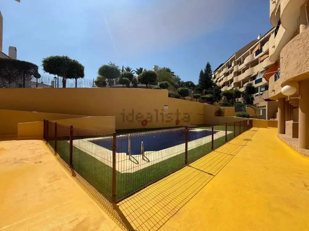 Vista exterior de Apartamento en venta en Fuengirola con Terraza y Piscina comunitaria