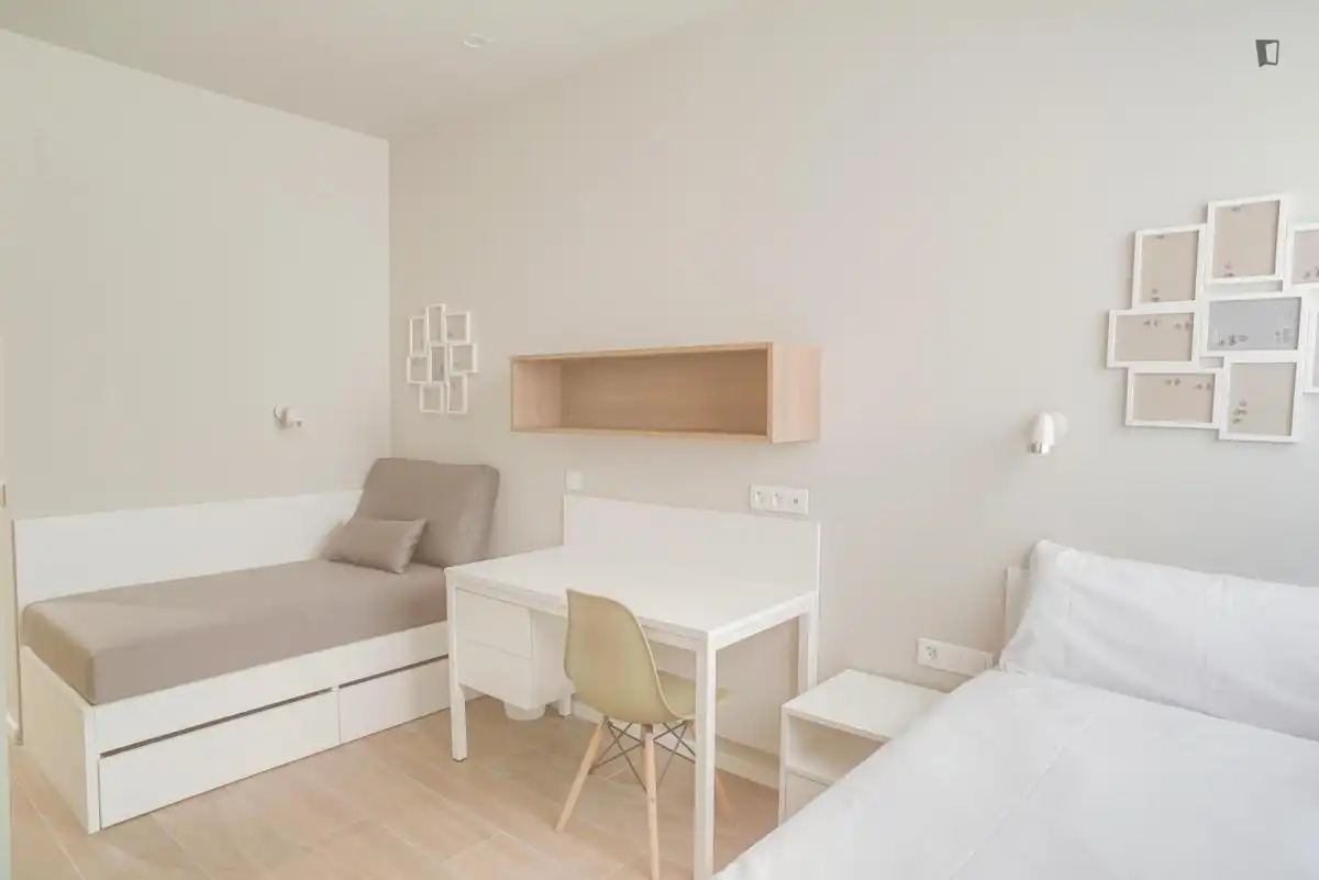 Bedroom of Flat for share in Barcelona  with Furnished and Internet