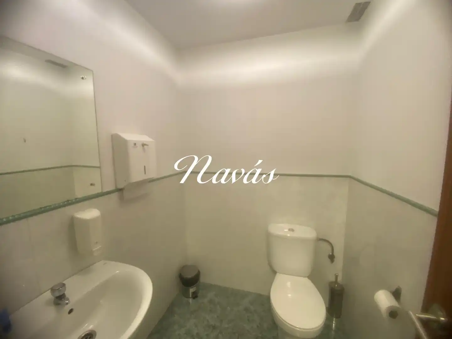 Baño de Oficina de alquiler en Vigo 