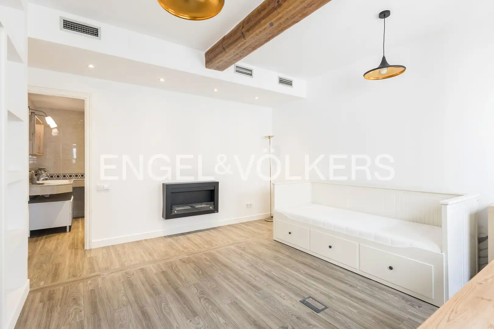 Wohnzimmer von Dachboden zur Miete in Barcelona mit Klimaanlage, Heizung und Parkett