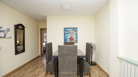 Apartamento de dos habitaciones con balcón en Taialà, Girona. ALQUILER DE TEMPORADA.