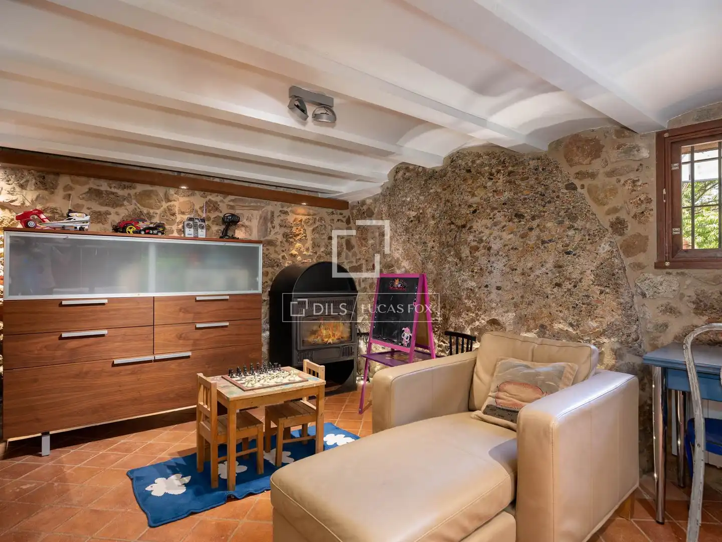 Sala d'estar de Finca rústica en venda en Lladó amb Aire condicionat, Calefacció i Jardí privat