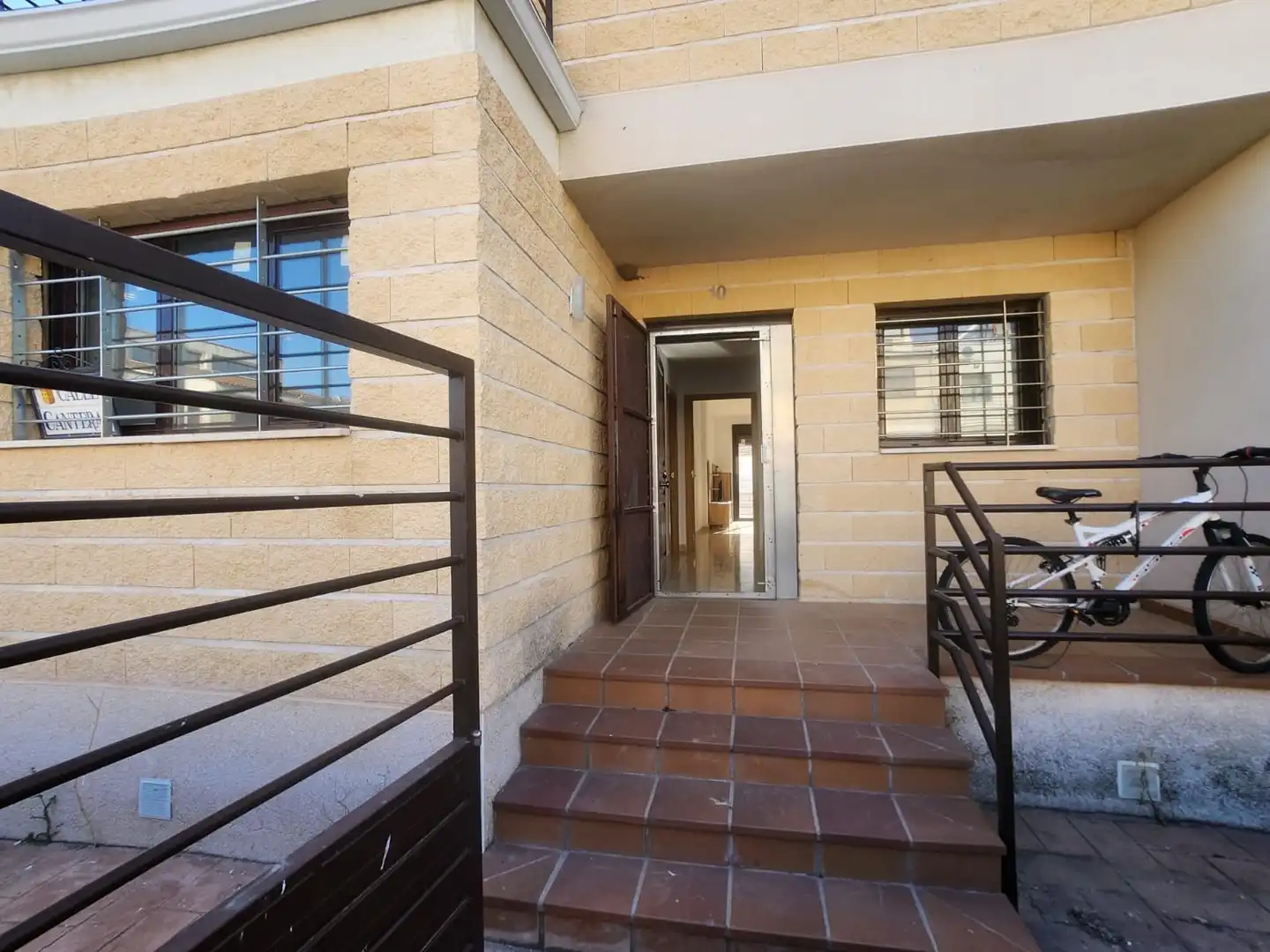 Vista exterior de Casa o xalet en venda en Noez amb Terrassa i Traster