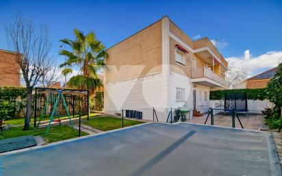 Vista exterior de Casa o xalet en venda en  Madrid Capital amb Aire condicionat, Calefacció i Jardí privat