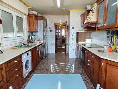 Cuina de Pis en venda en Vigo  amb Calefacció, Parquet i Traster