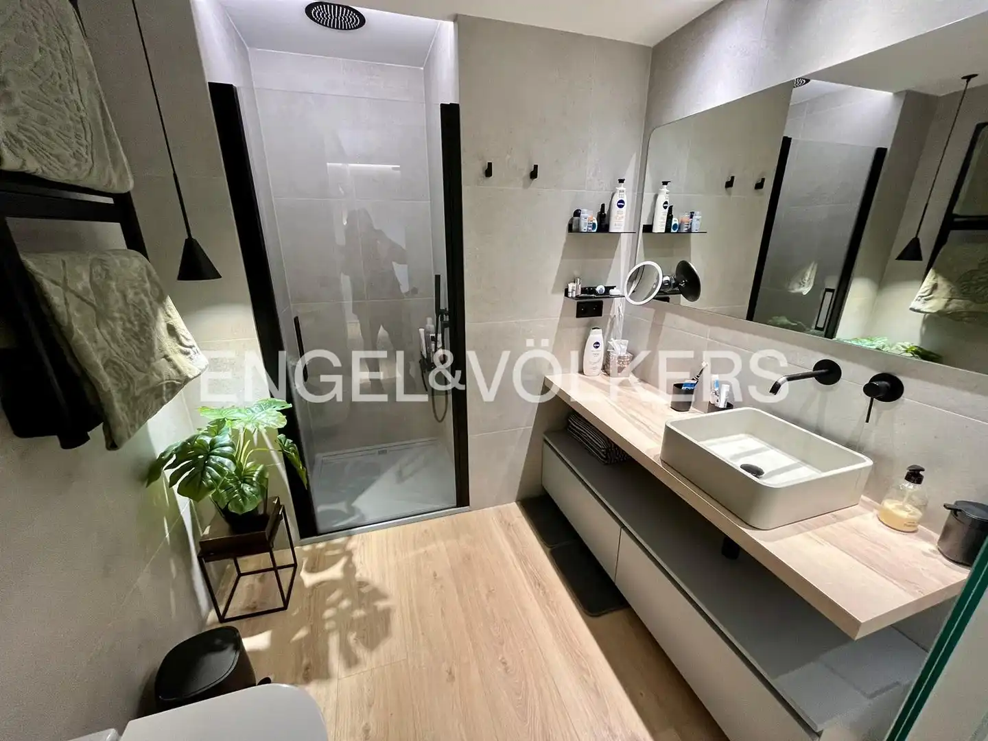 Baño de Piso en venta en Valencia con Aire acondicionado, Calefacción y Amueblado