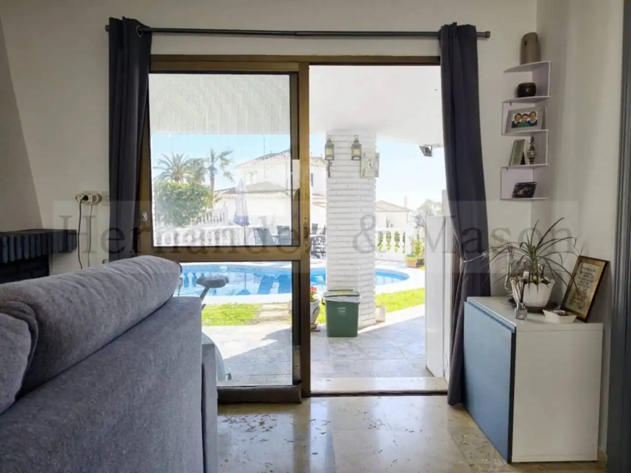 Living room of Houses for sale in Benalmádena  with Air Conditioner, Terrace and Swimming Pool