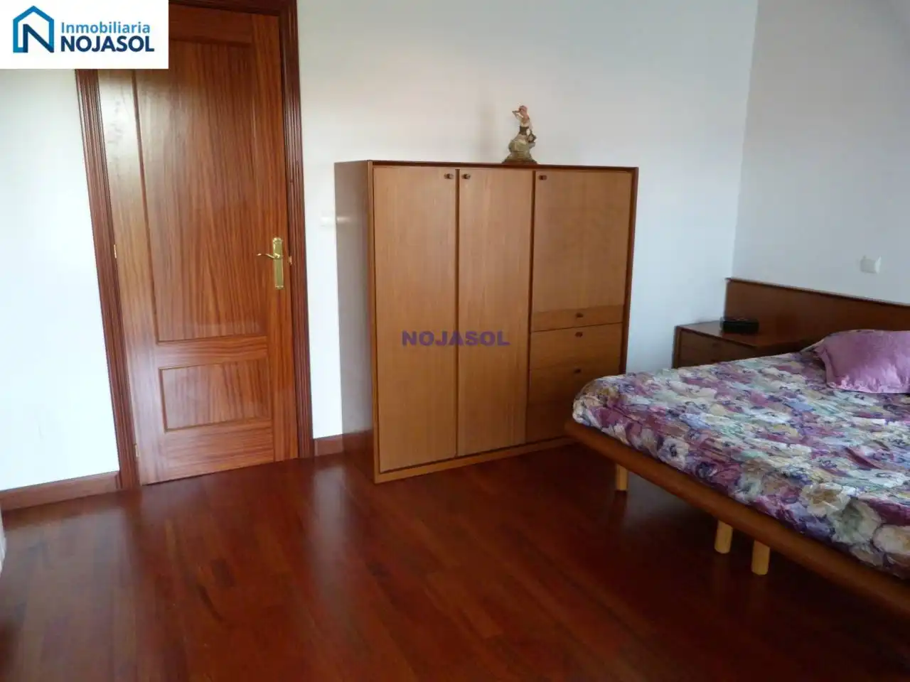 Schlafzimmer von Einfamilien-Reihenhaus zum Verkauf in Bareyo mit Heizung, Terrasse und Möbliert