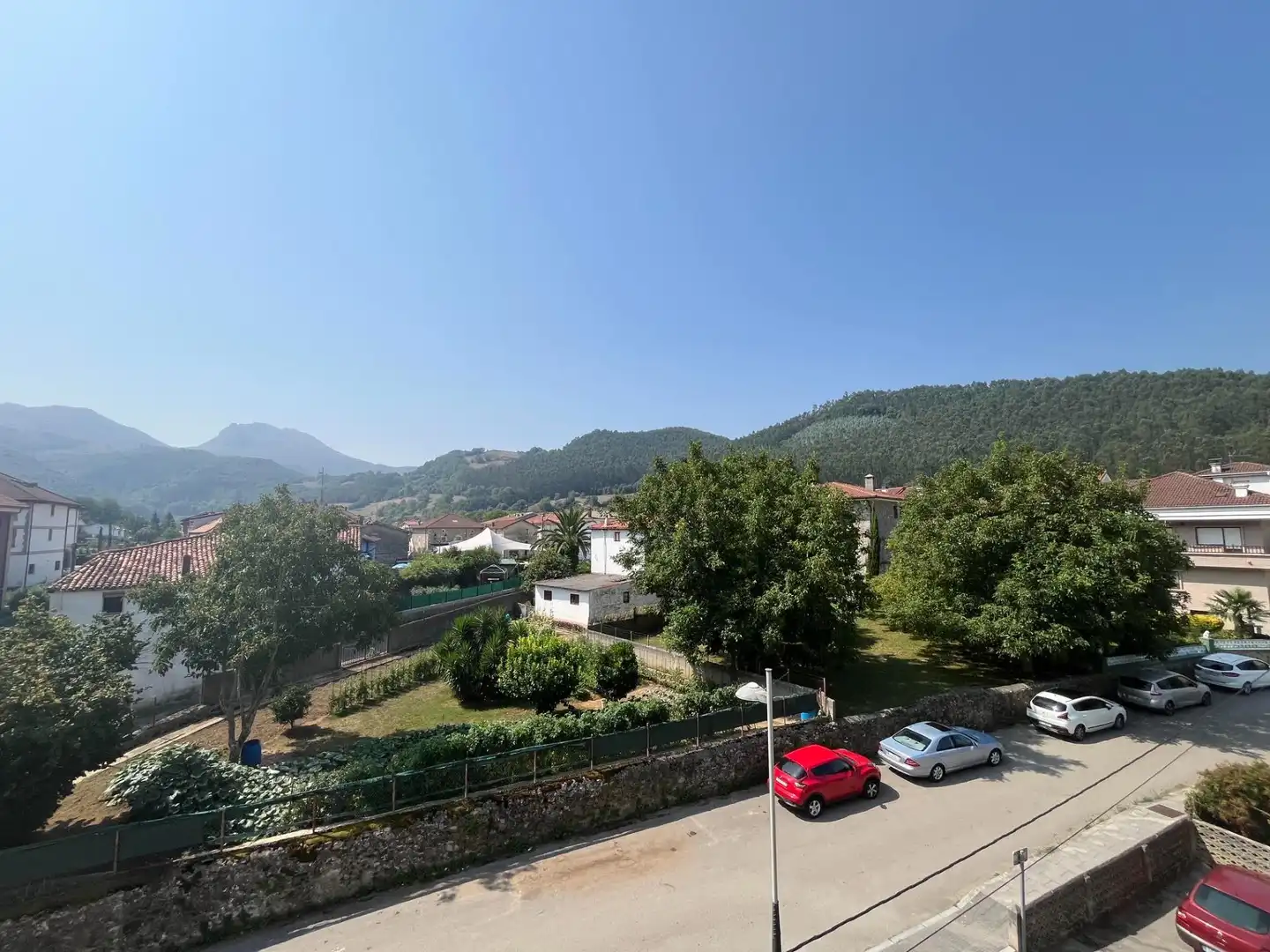 Vista exterior de Pis en venda en Ramales de la Victoria amb Terrassa i Moblat