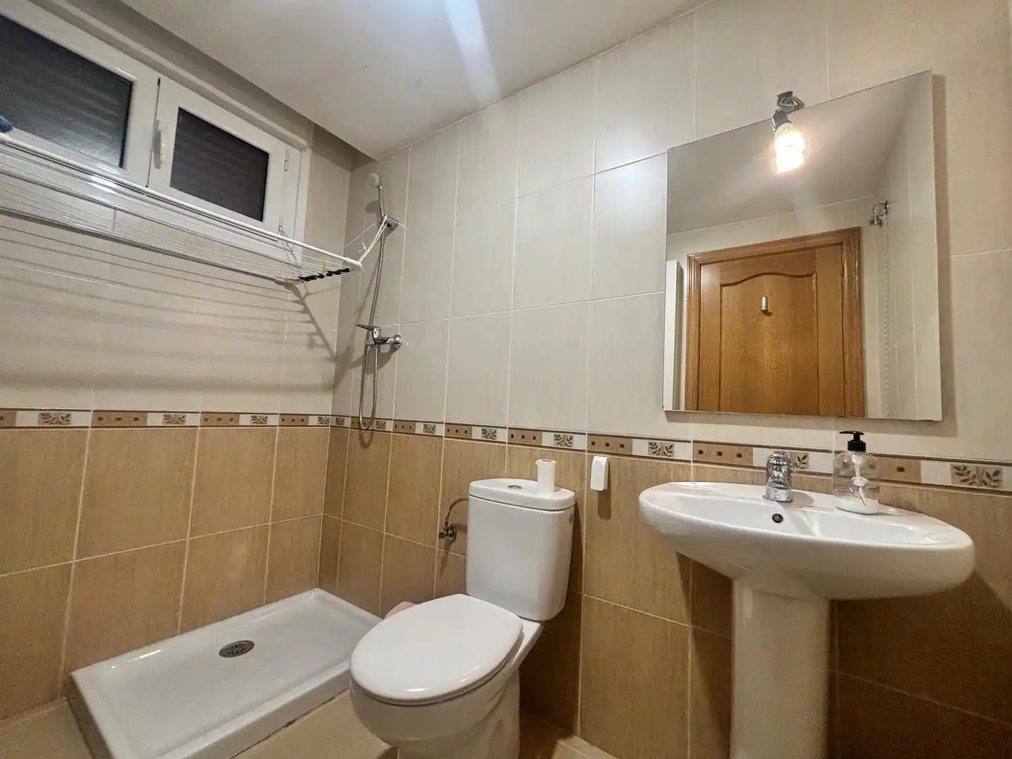 Baño de Piso en venta en Oviedo  con Calefacción, Parquet y Trastero