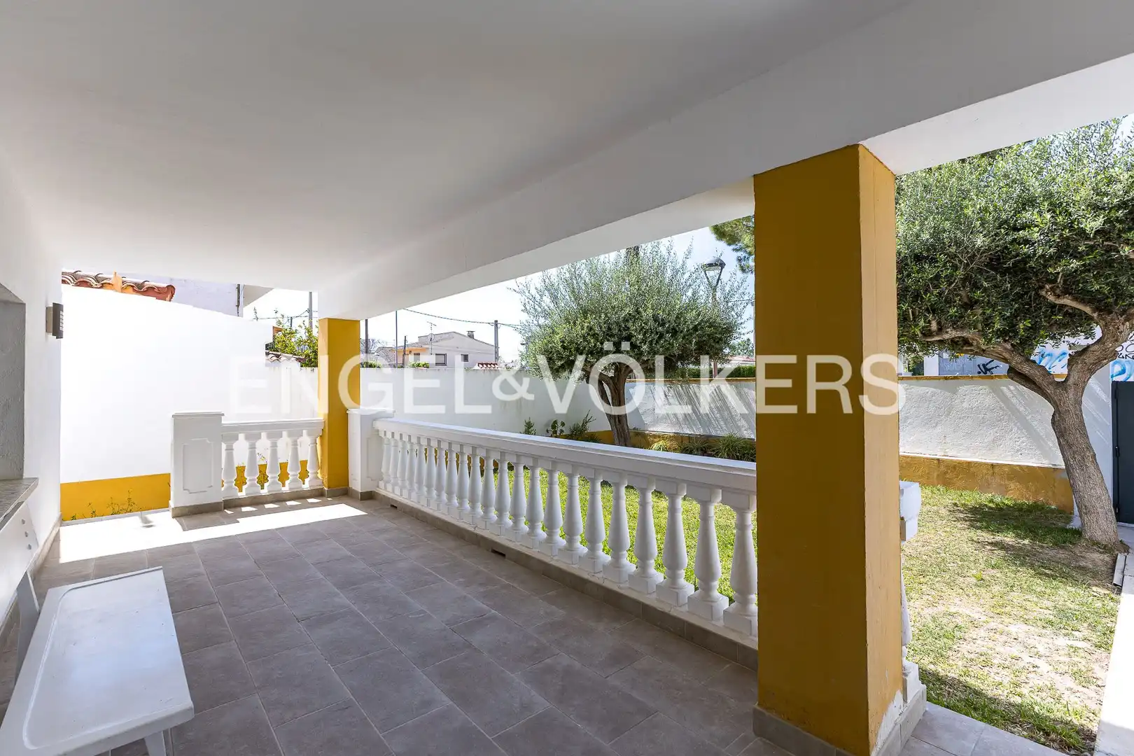 Terrassa de Casa adosada en venda en Cubelles amb Aire condicionat, Calefacció i Jardí privat