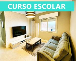 Sala d'estar de Pis de lloguer en Santander amb Moblat i Forn