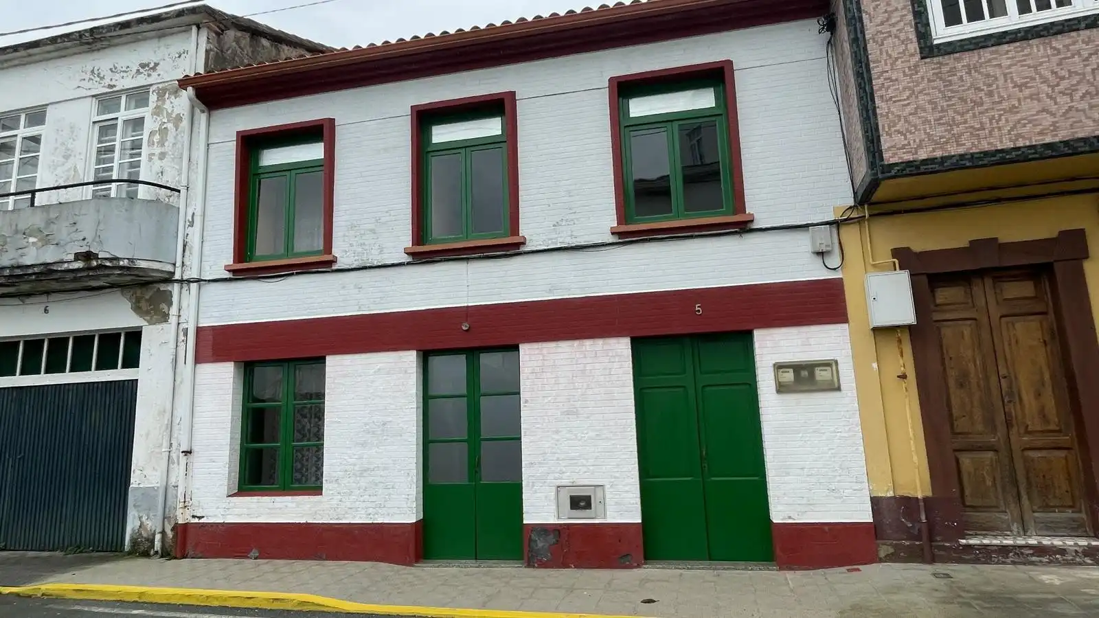Adossat en venda a Neda