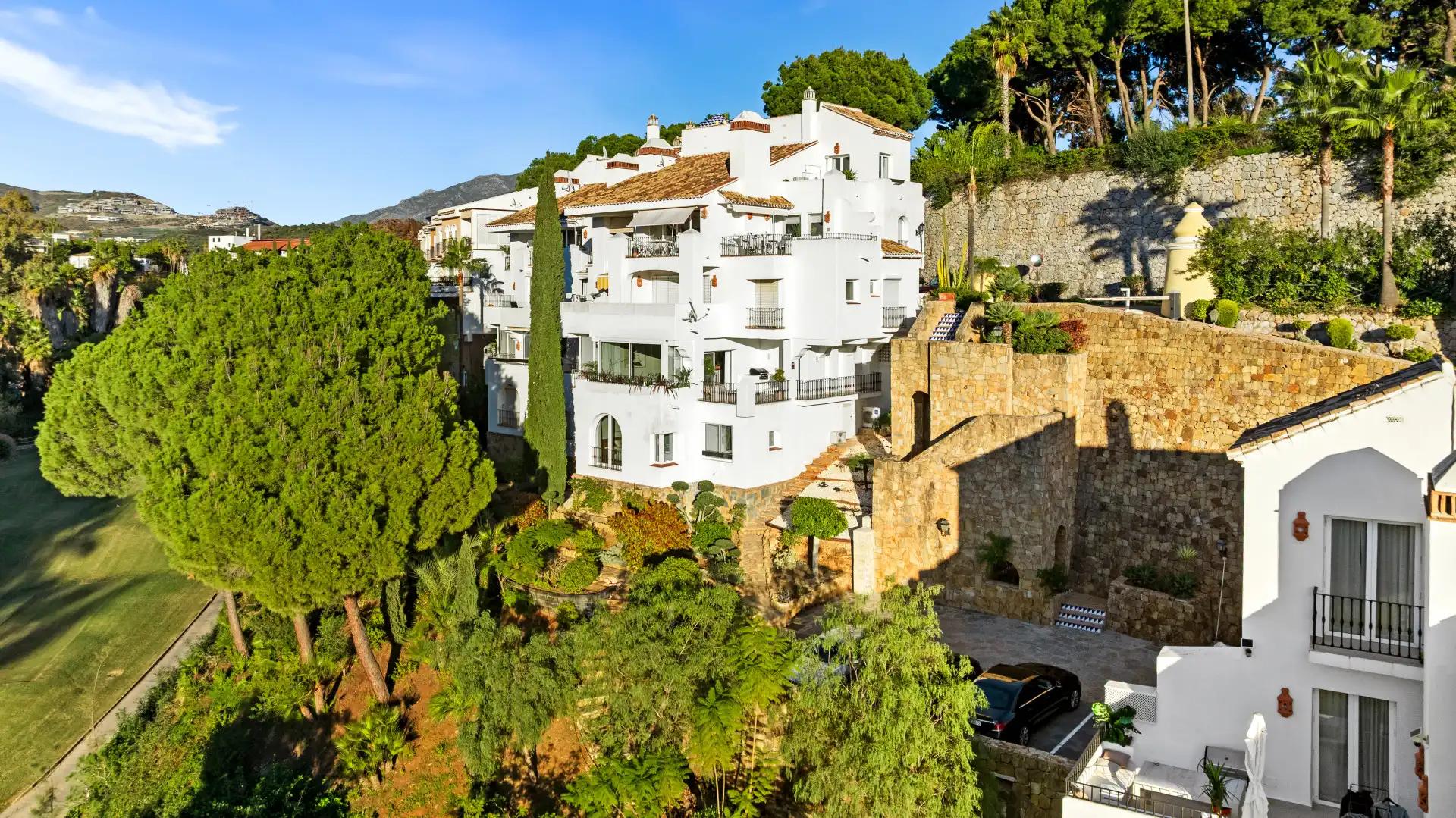 Exterior view of Apartments for sale in Benahavís  with Air Conditioner, Terrace and Swimming Pool