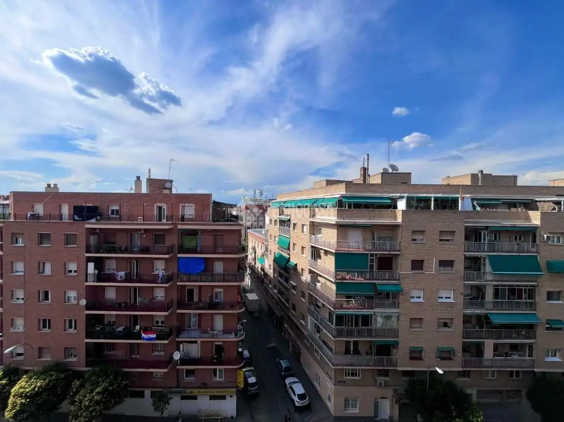 Außenansicht von Wohnung zum Verkauf in Madrid