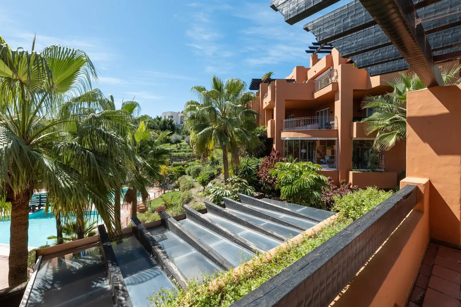 Exterior view of Attic for sale in Marbella  with Terrace, Storage room and Furnished