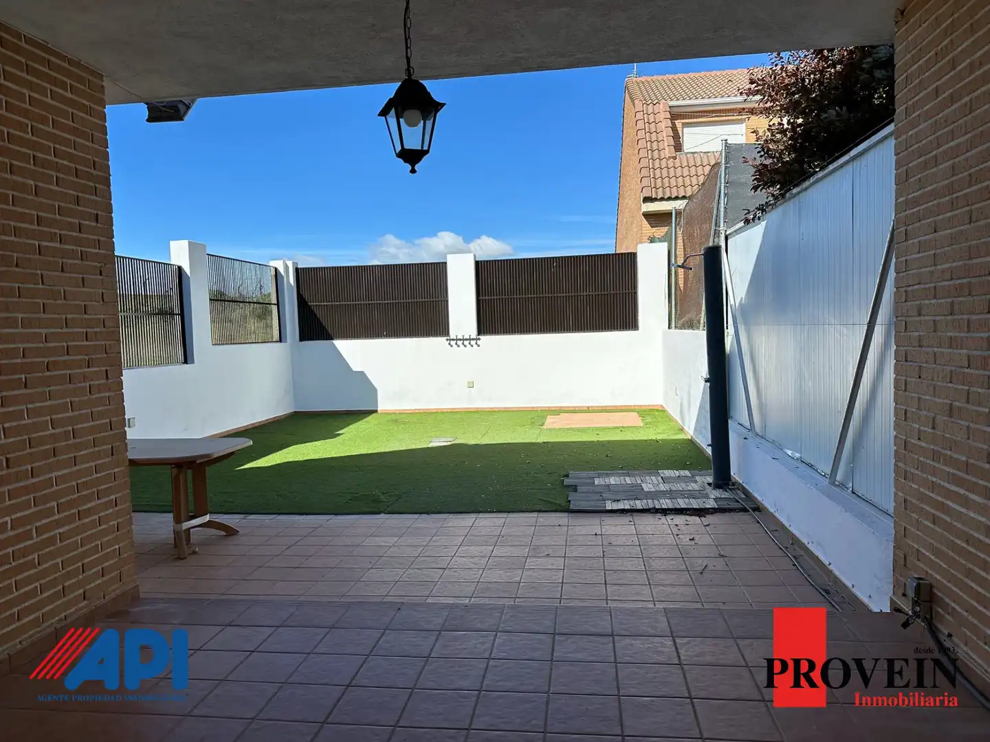 Terrassa de Casa adosada en venda en Santa Cruz del Retamar amb Calefacció, Jardí privat i Forn