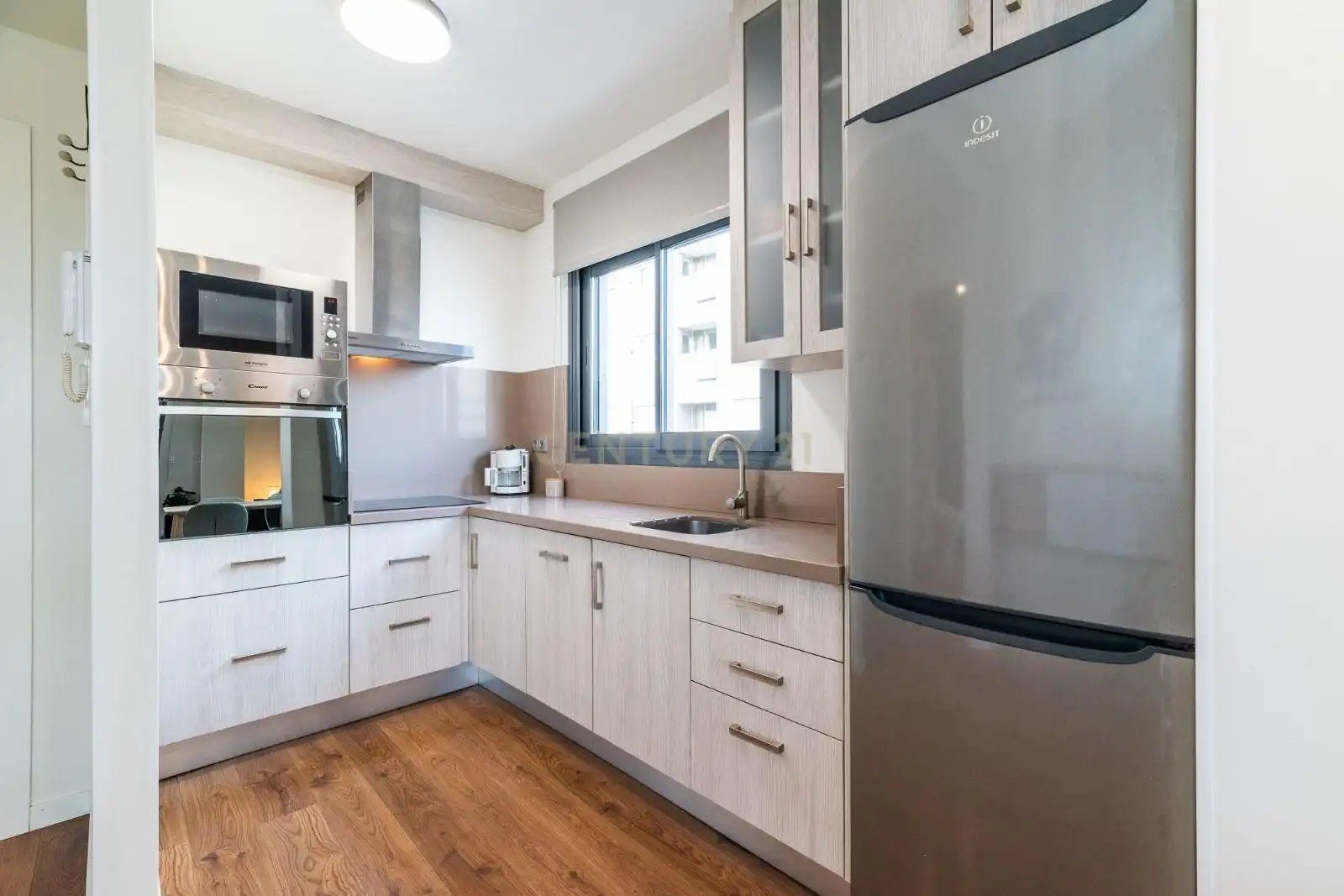 Kitchen of Flat for sale in Granada  with Air Conditioner, Private garden and Oven