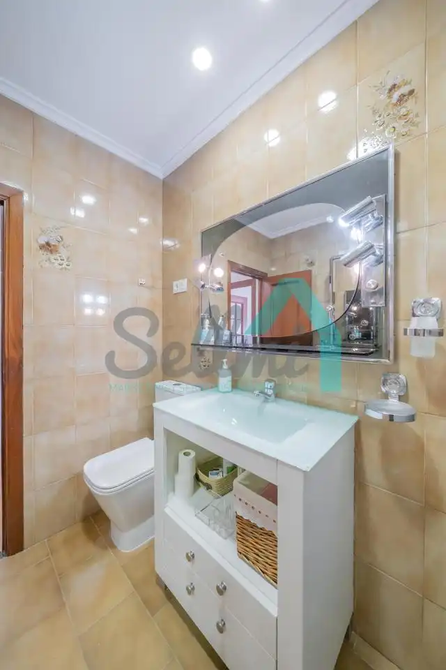 Bathroom of Flat for rent in Oviedo   with Heating, Parquet flooring and Terrace