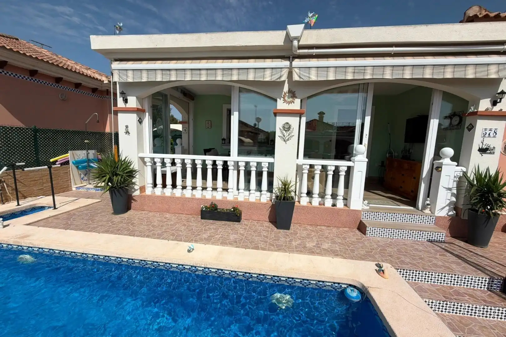 Casa amb terrassa en venda a Los Montesinos