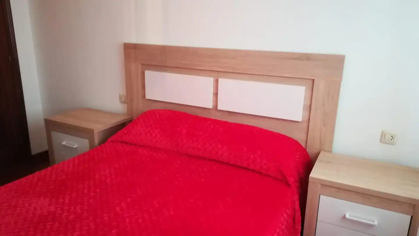 Schlafzimmer von Erdgeschoss zum Verkauf in Santiago de Compostela  mit Heizung und Möbliert