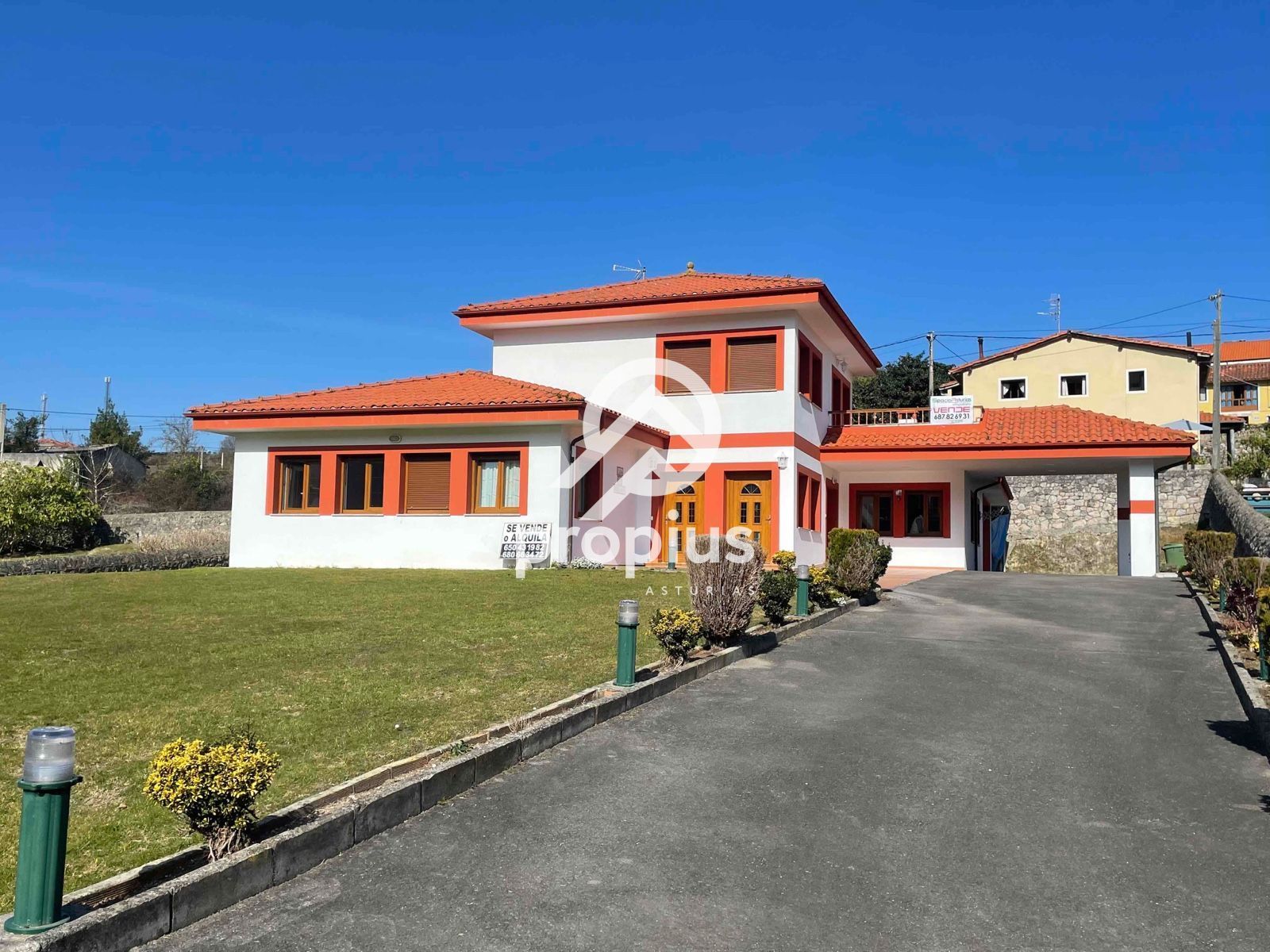 Vista exterior de Casa o xalet en venda en Llanes amb Calefacció, Jardí privat i Terrassa