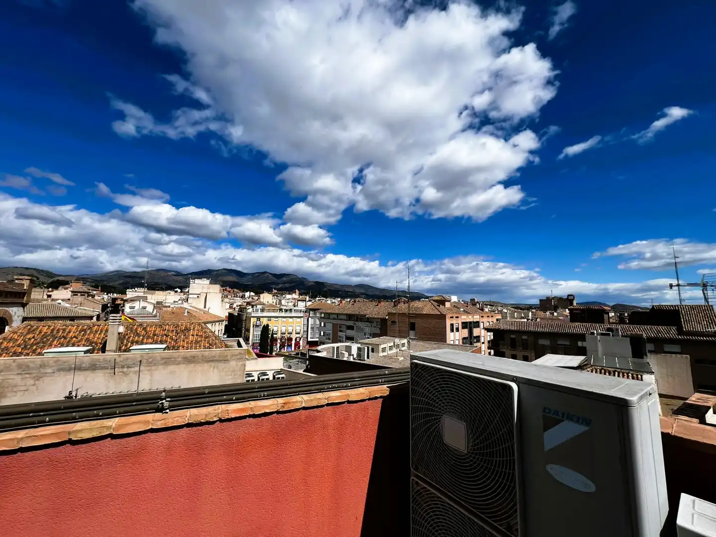 Vista exterior de Ático en venta en Totana con Aire acondicionado, Calefacción y Parquet
