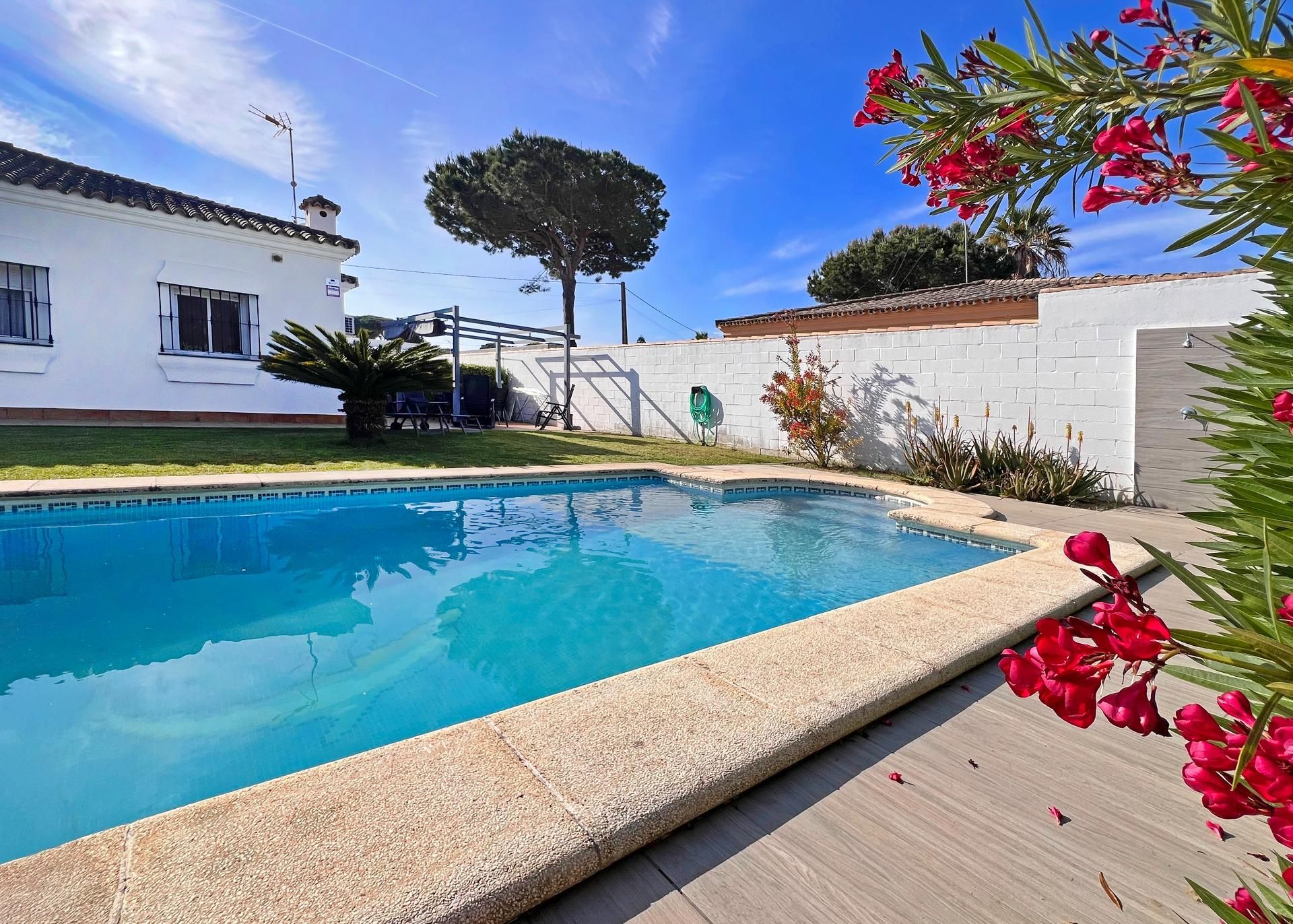 Piscina de Casa o chalet en venta en Chiclana de la Frontera con Aire acondicionado, Jardín privado y Terraza